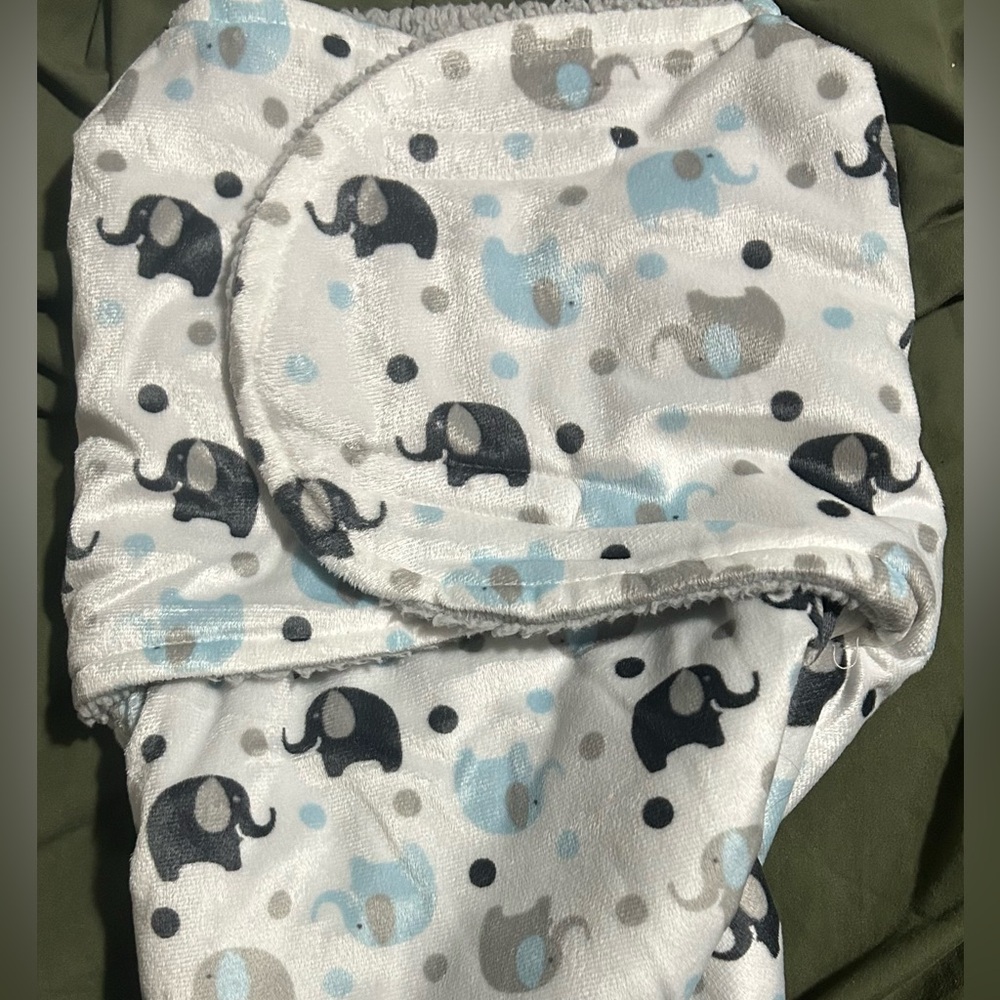 Fleece baby swaddle grey inside mostly white with elephants